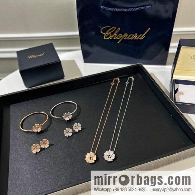 i1652714015_3474_0-800x800u32cwuywgmq23372_20250716022539.jpg Chopard PRECIOUS LACE VAGUE 5 heart full diamond necklace ear shot, bracelet