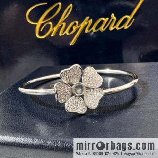 i1652714015_9194_3-800x800g2cgksts1uq23361_20250716022534.jpg Chopard PRECIOUS LACE VAGUE 5 heart full diamond necklace ear shot, bracelet