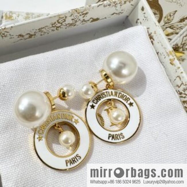 New ☑️ Dior size pearl stud earrings