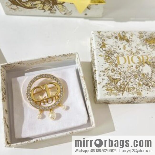 New ☑️ Dior CD pearl brooch