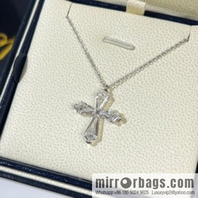 GRAFF Full Diamond Cross necklace