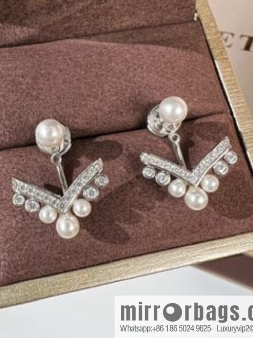 i1654447637_5419_2-800x800cvjjaneqob119940_20250716015428.jpg Chaumet Paris CHAUMET pearl V stud earrings