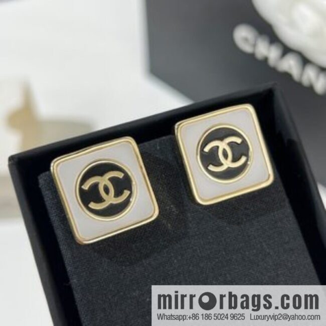 i1654612525_3048_1-800x800xruuhuychr019894_20250716015403.jpg New ☑️ Chanel double c square stud earrings