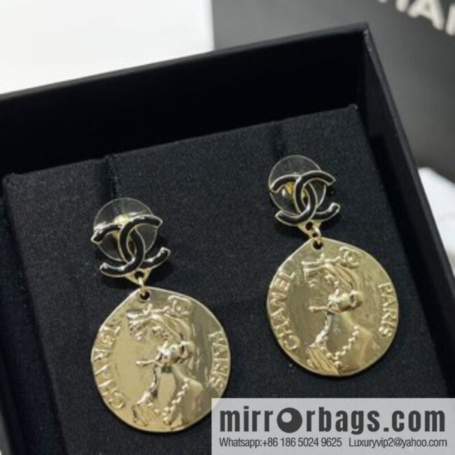 New ☑️ Chanel double c gold portrait stud earrings