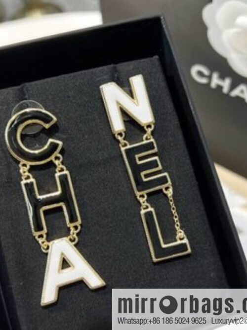 i1655350607_7841_1-800x800uejfwr2odyd19652_20250716015146.jpg New ☑️ Chanel asymmetrical letter stud earrings