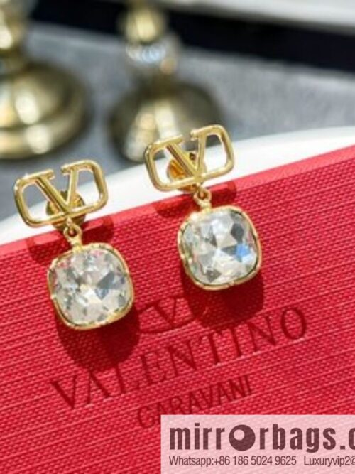 New ☑️ Valentino square diamond earrings