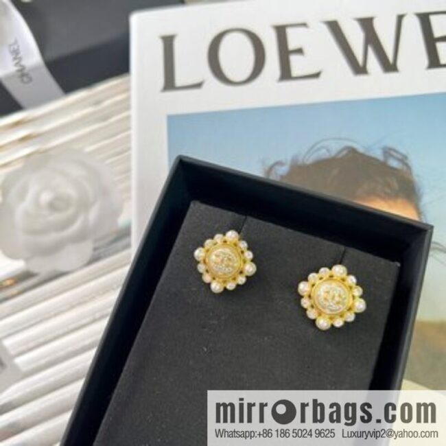 New ☑️ Chanel double c rhinestone pearl stud earrings