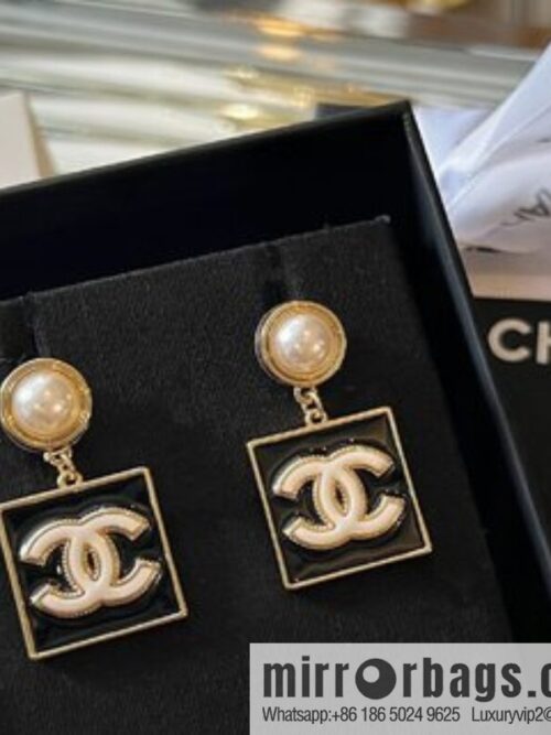 i1655649350_5809_1-800x800lzdfauulvdv19441_20250716014954.jpg New ☑️ Chanel double c pearl enamel oil stud earrings