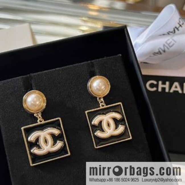 New ☑️ Chanel double c pearl enamel oil stud earrings