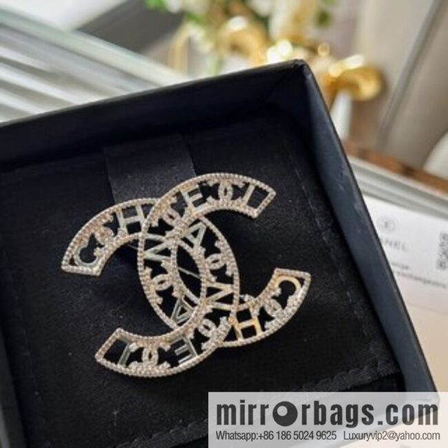 New ☑️ Chanel double c cut-out full diamond brooch
