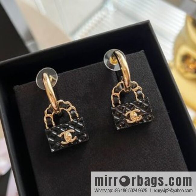 New ☑️ Chanel double c bag 👜 stud earrings