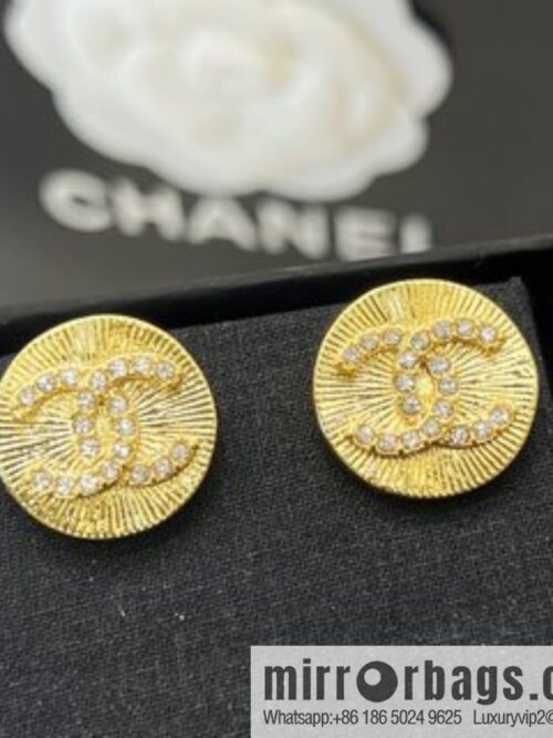 i1656332793_326_2-800x800p3kq2rukkdi16309_20250716012153.jpg New ☑️ Chanel double c round stud earrings