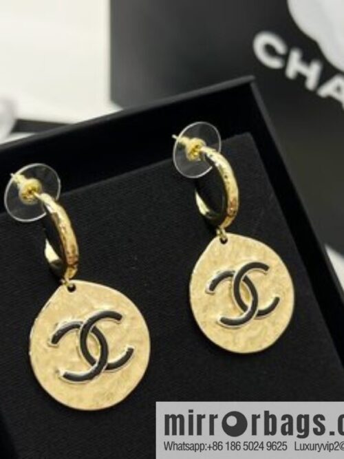 i1656332976_5459_1-800x800g1sfjl3opvu16298_20250716012147.jpg New ☑️ Chanel double c round stud earrings