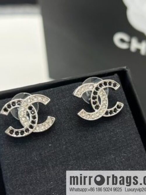 i1656334075_5629_1-800x800enkol4qoijg16276_20250716012135.jpg New ☑️ Chanel double c black and white diamond stud earrings