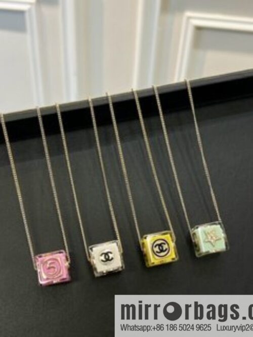 i1656334606_4239_2-800x800wu2e3lnb34l16261_20250716012128.jpg New ☑️ Chanel dice 🎲 acrylic necklace