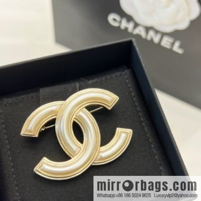 New ☑️ Chanel double c acrylic brooch