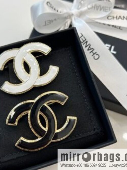 i1656604111_2280_1-800x8003b10iyemf2s16130_20250716012016.jpg New ☑️ Chanel double c enamel drip oil black and white brooch