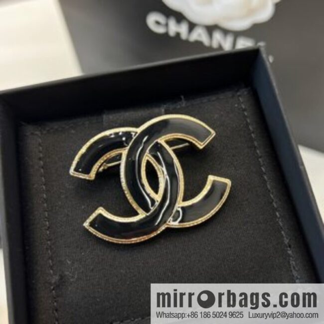 New ☑️ Chanel double c enamel drip oil black and white brooch