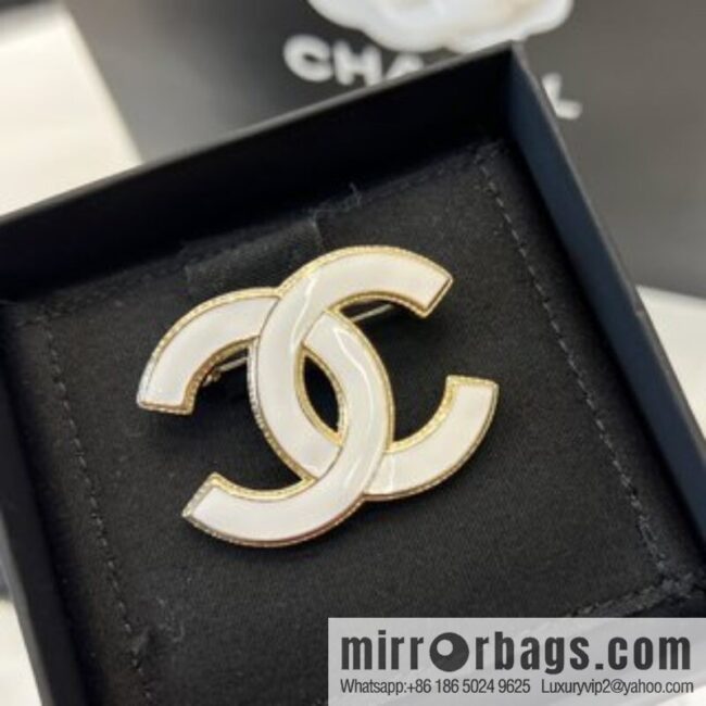 New ☑️ Chanel double c enamel drip oil black and white brooch