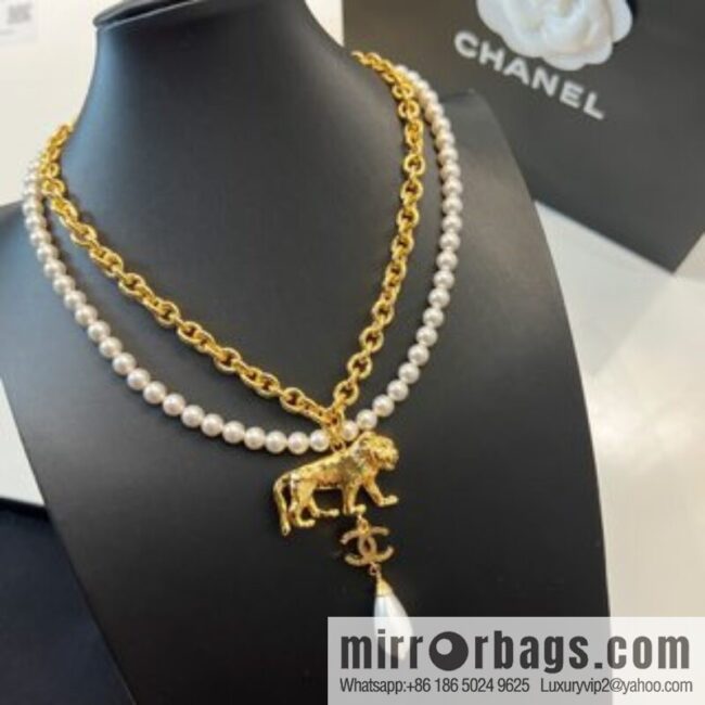 New ☑️ Chanel double c pearl lion 🦁 necklace