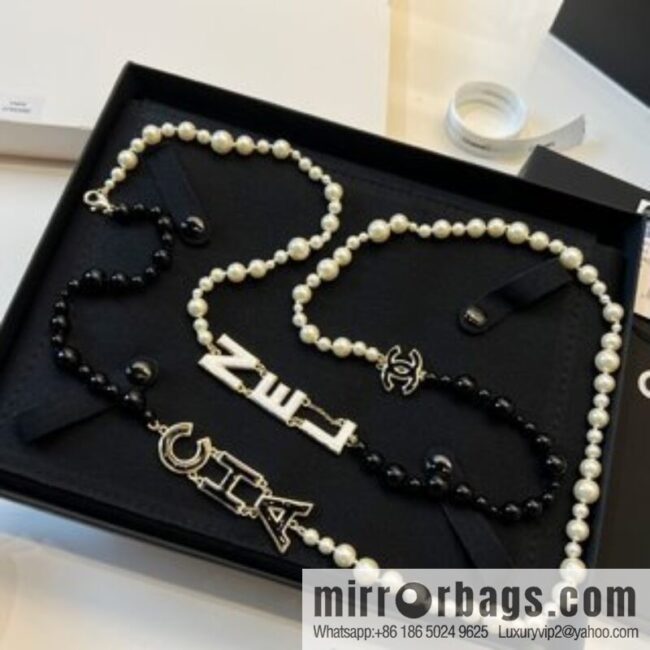 New ☑️ Chanel enamel drip letter necklace sweater chain