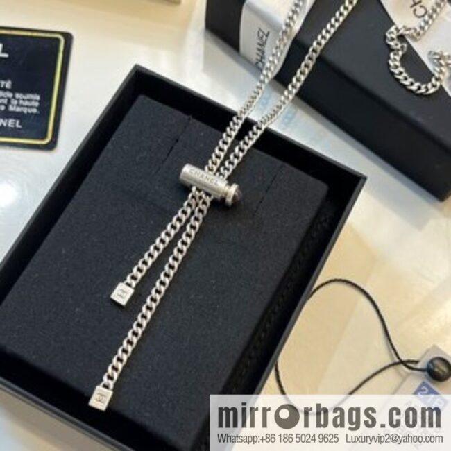 New ☑️ Chanel letter pull necklace