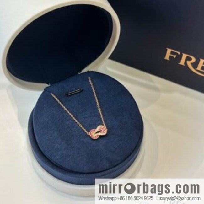 Fred Fred double horseshoe powder diamond necklace