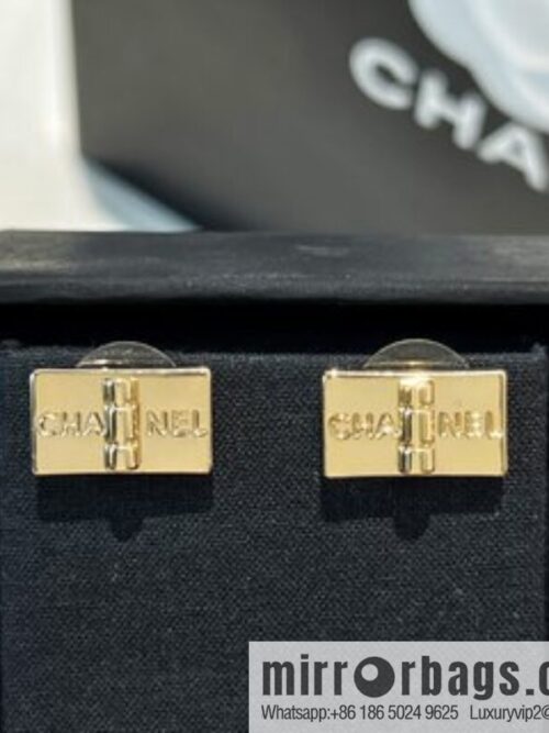 i1657953877_1869_2-800x800na21gsyzcj215524_20250716011438.jpg New ☑️ Chanel square gold stud earrings