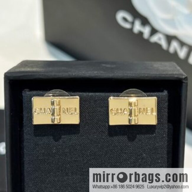 New ☑️ Chanel square gold stud earrings