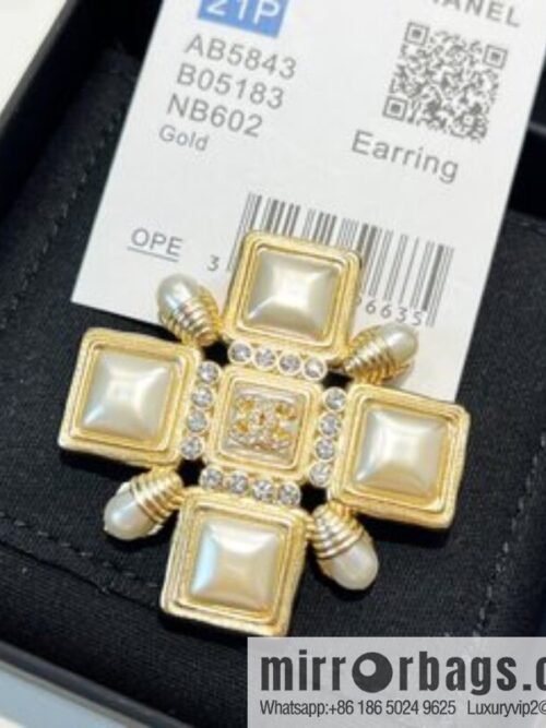 i1657955137_5118_0-800x800poxefk1jjoj15491_20250716011419.jpg New ☑️ Chanel double c square pearl brooch