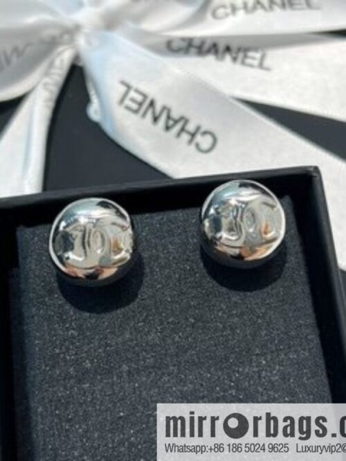 i1658238695_6913_1-800x8001gh4islh5le12563_20250716004721.jpg New ☑️ Chanel c1 double c glossy silver bead earrings