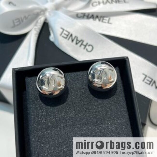 New ☑️ Chanel c1 double c glossy silver bead earrings