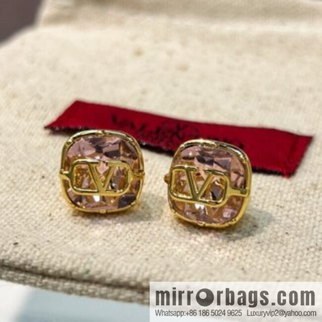 New ☑️ Valentino square diamond earrings