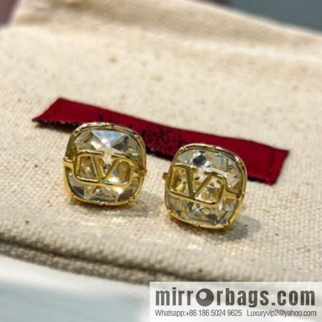 New ☑️ Valentino square diamond earrings