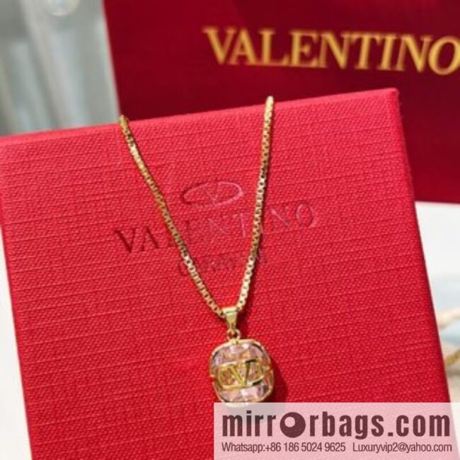 New ☑️ Valentino square diamond necklace