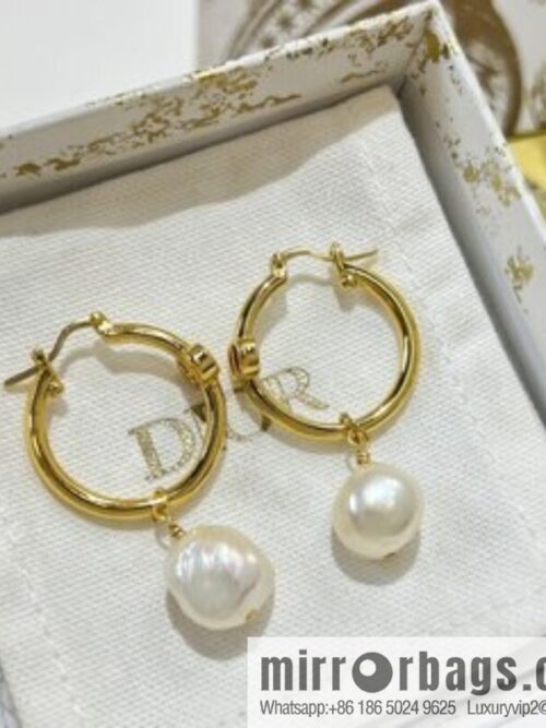 New ☑️ Dior CD special-shaped pearl stud earrings