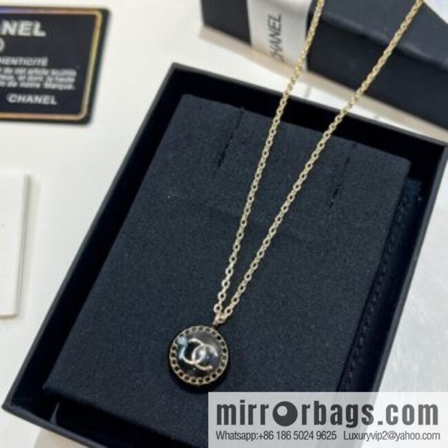 New ☑️ Chanel round necklace