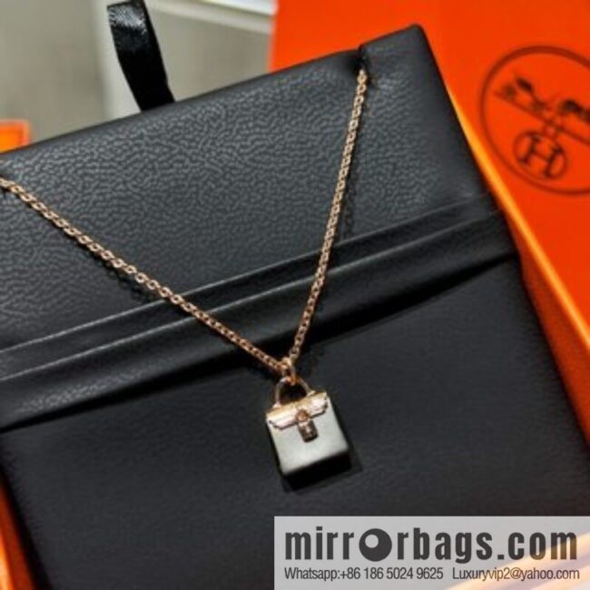 i1659962241_82_4-800x8003hg1w0x2bca11741_20250716004000.jpg New ☑️ Hermès HERMES black necklace