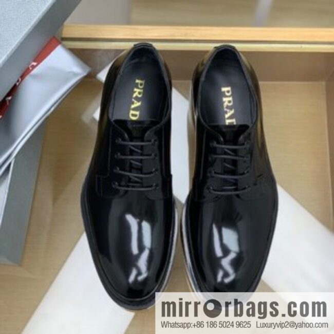 PRADA Prada selects leather to make men\'s derby shoes