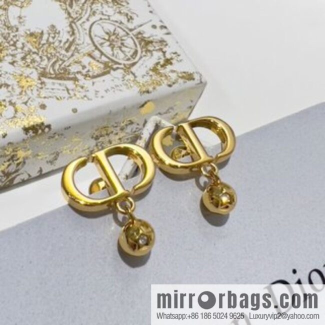 New ☑️ Dior CD stud earrings