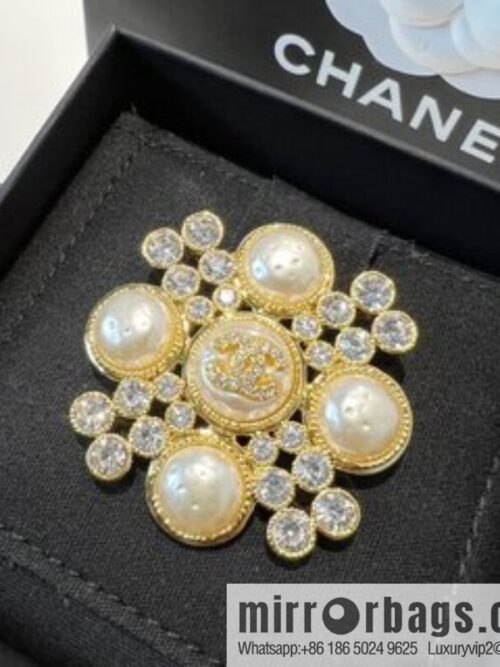 i1661173219_6161_2-800x80005oizgjkzxe8039_20250716000730.jpg New ☑️ Chanel double c pearl brooch