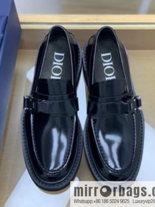 Dior selected leather to make men\'s loafers