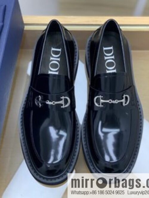 Dior selected leather to make men\'s loafers