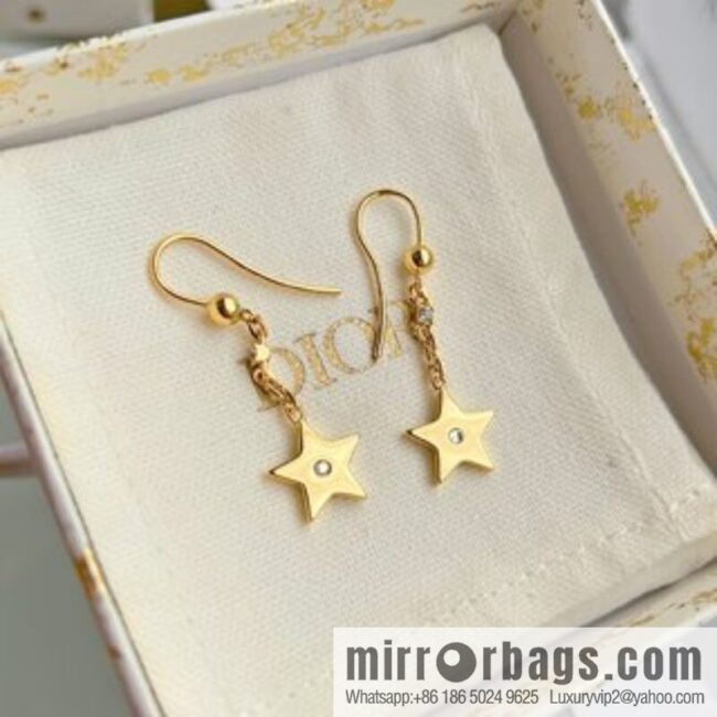 New ☑️ Dior star pentagram earrings