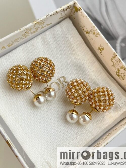 i1661504003_9251_1-800x800vy0nwrqjjsb7971_20250716000653.jpg New ☑️ Dior cut-out pearl stud earrings