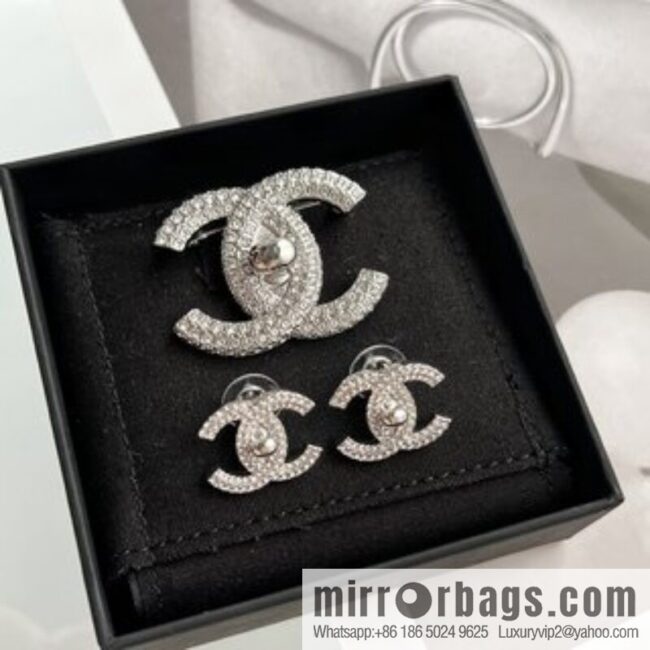 i1661696227_2286_1-800x8000fhr411vkfk7839_20250716000541.jpg New ☑️ Chanel double c full diamond stud earrings brooch