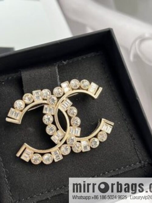 i1661697143_6885_1-800x800uqbphd3v4ss7828_20250716000535.jpg New ☑️ Chanel double c full diamond brooch