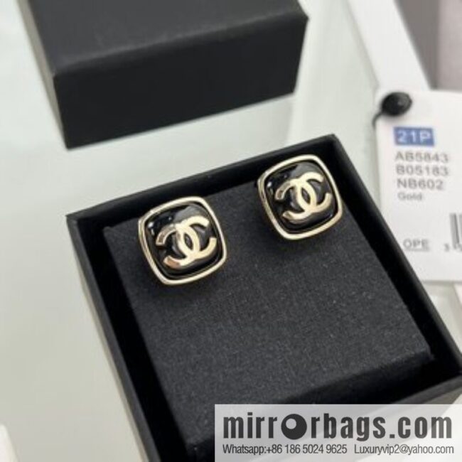 New ☑️ Chanel c1 double c square stud earrings
