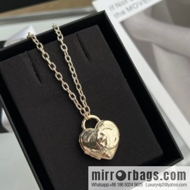New ☑️ Chanel gold double c peach heart love necklace sweater chain