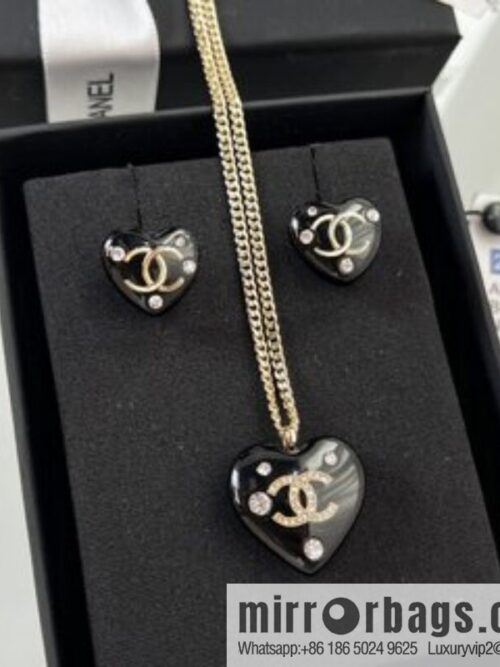 i1662036299_2663_1-800x80012nhplwrlvk7578_20250716000320.jpg New ☑️ Chanel double c black peach heart love necklace earrings